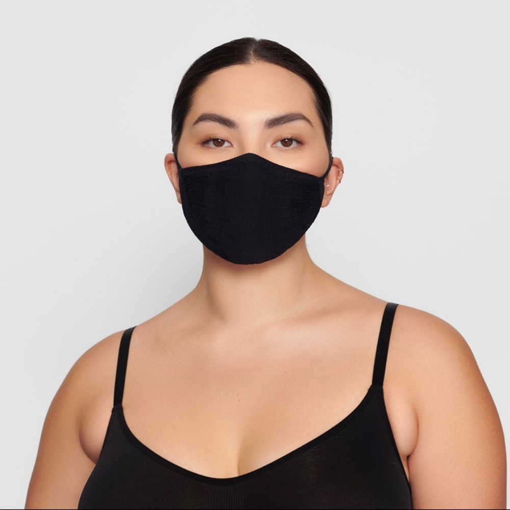 **SOLD OUT** BRAND NEW SKIMS MASK IN ONYX